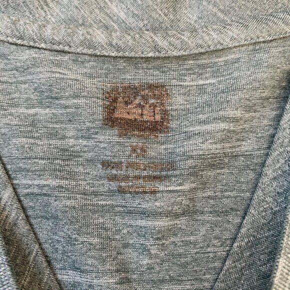 REI Double V-Neck Pleated Short Sleeve Dri Fit Tee Green Gorpcore Activewear XS - Picture 5 of 8